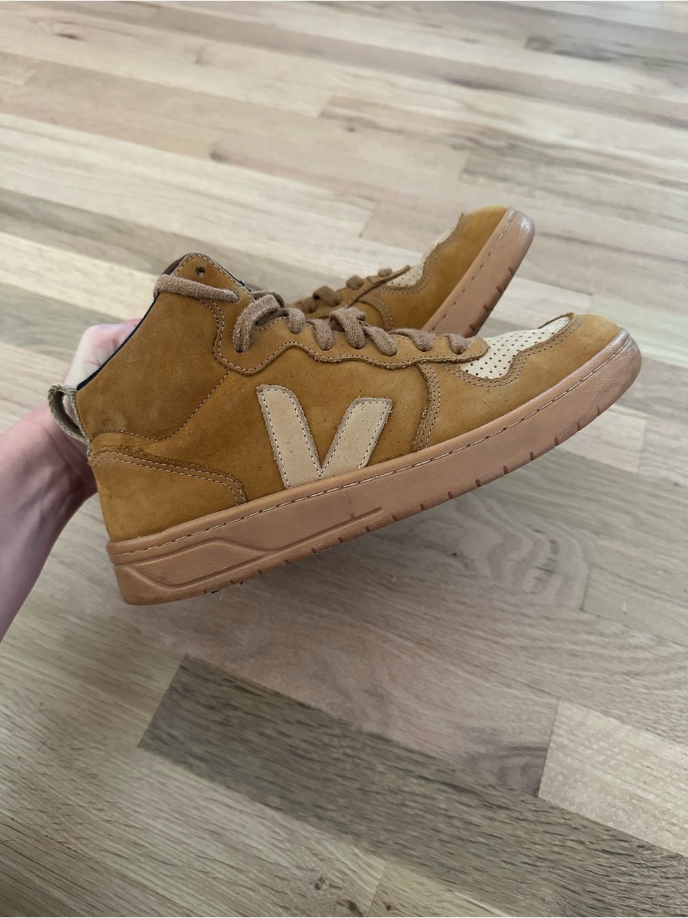 Veja V-15 Mid-top Sneakers Camel Desert Color Womens Size 8